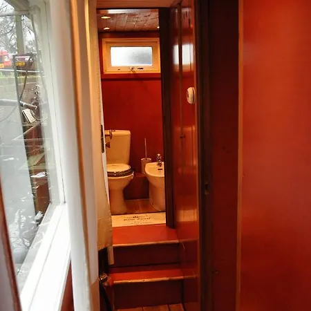 Botel Houseboat Lady Luck