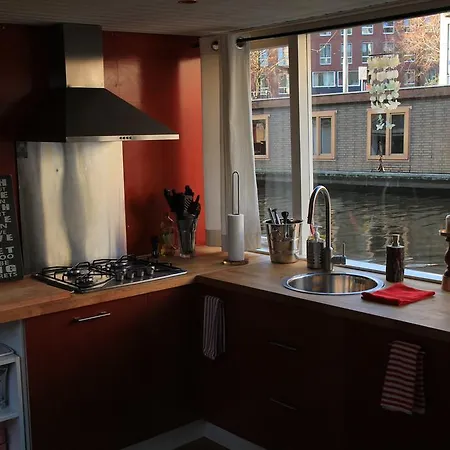 Houseboat Lady Luck *