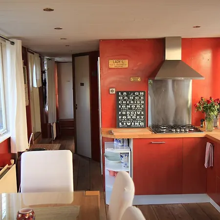 Houseboat Lady Luck