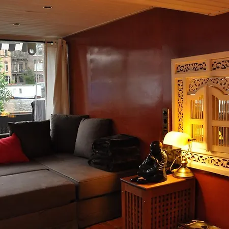 Houseboat Lady Luck Botel *