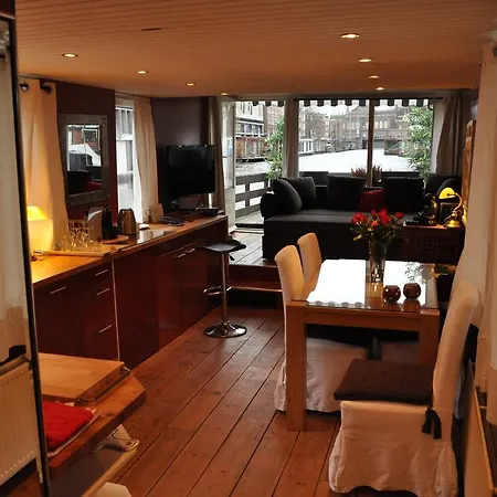 Botel Houseboat Lady Luck *