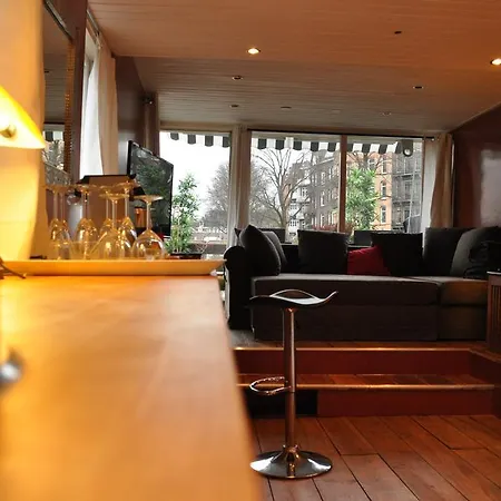 Houseboat Lady Luck Botel *